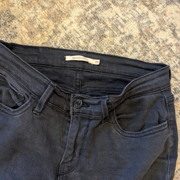 Levi's Jeans, Size 28 - Picture 3 of 3